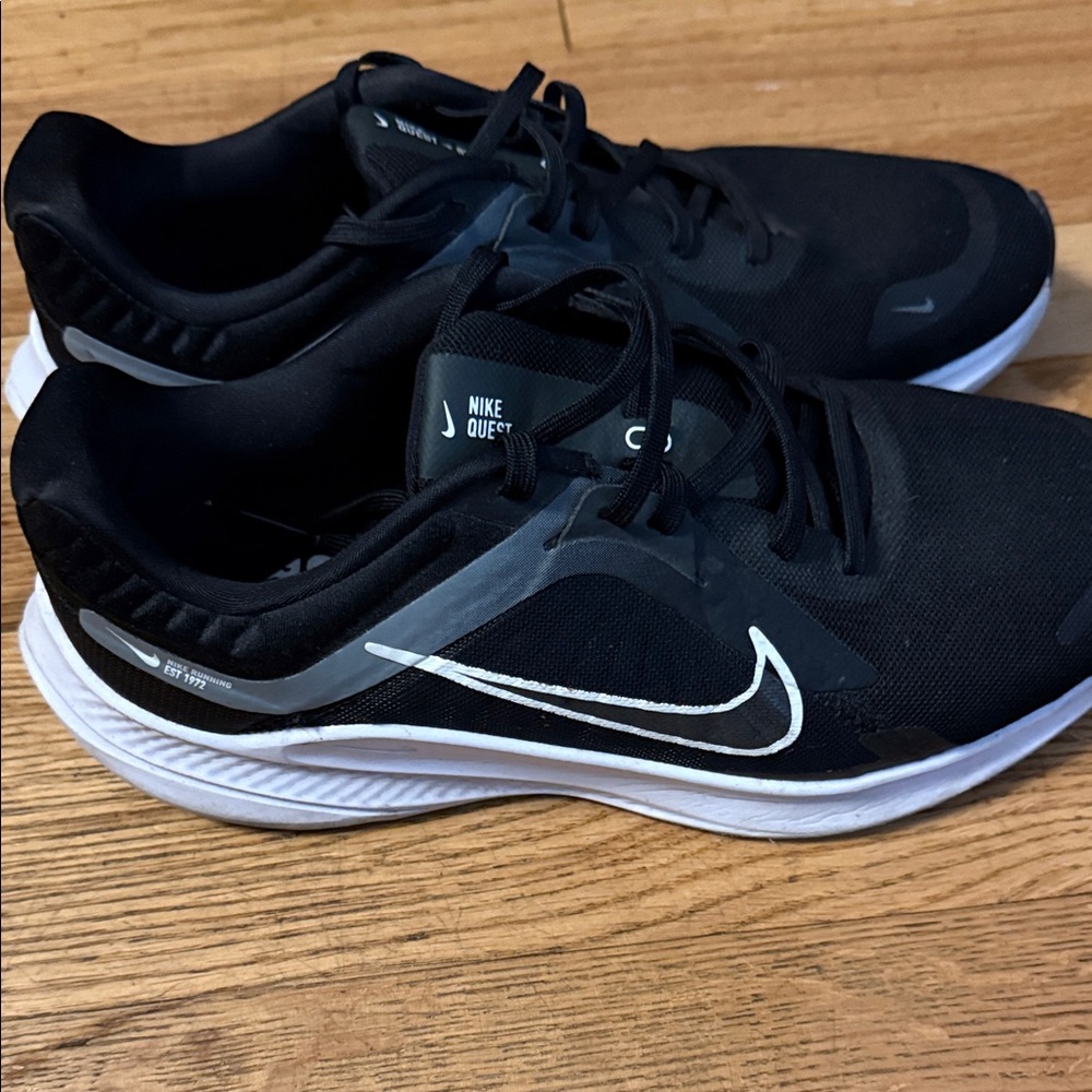 Nike Quest 4 Men's Black and White Athletic Shoes